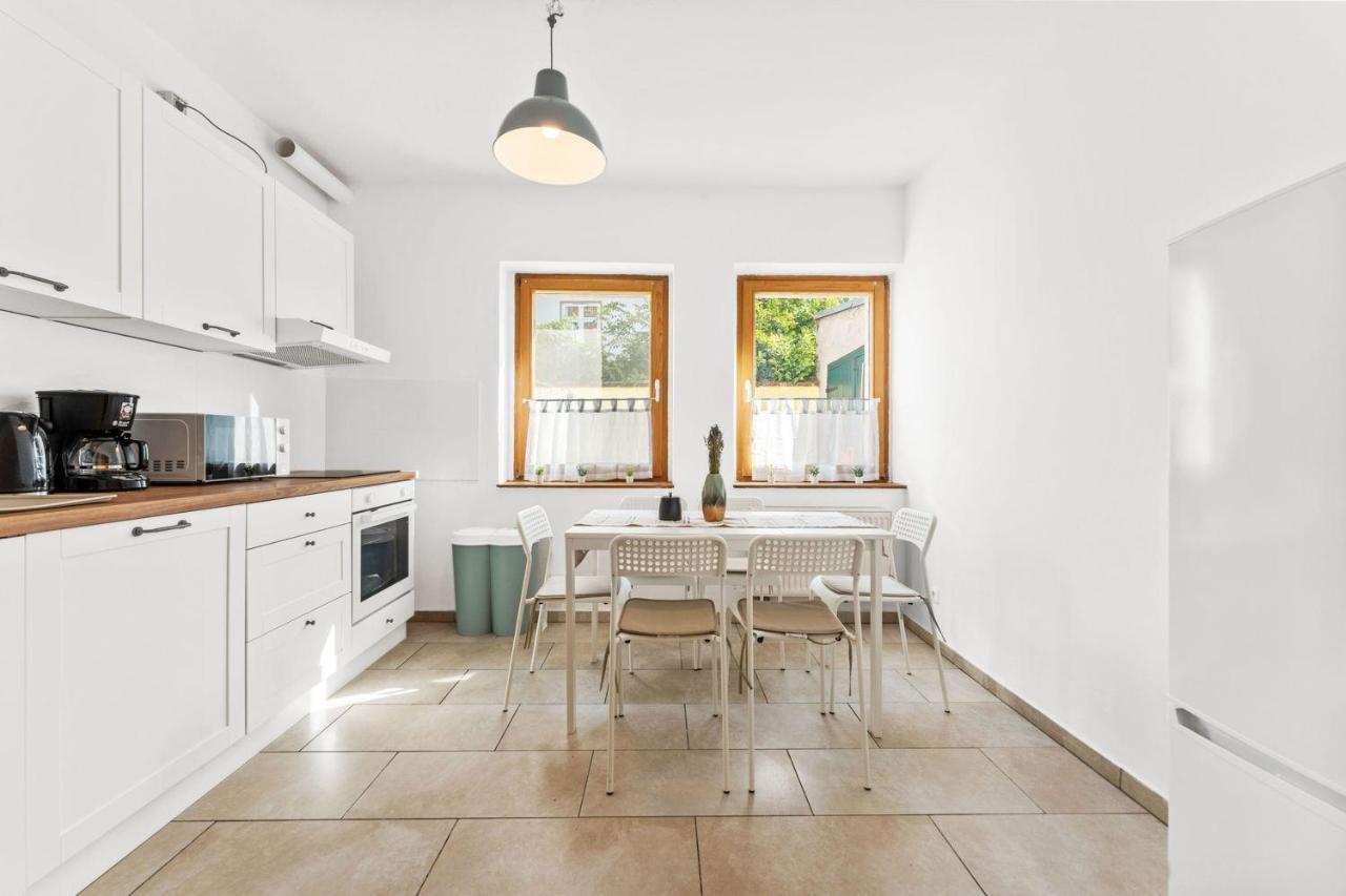 Chic & Modern Apartment Йютербог Экстерьер фото